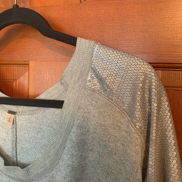 cute Free People pullover / sweater - Picture 2 of 3